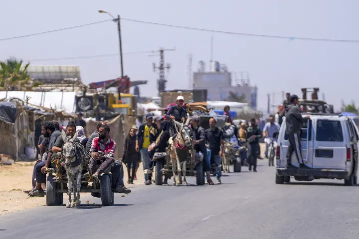 Heavy fighting in Gaza's Rafah keeps aid crossings closed, sends 100,000 civilians fleeing