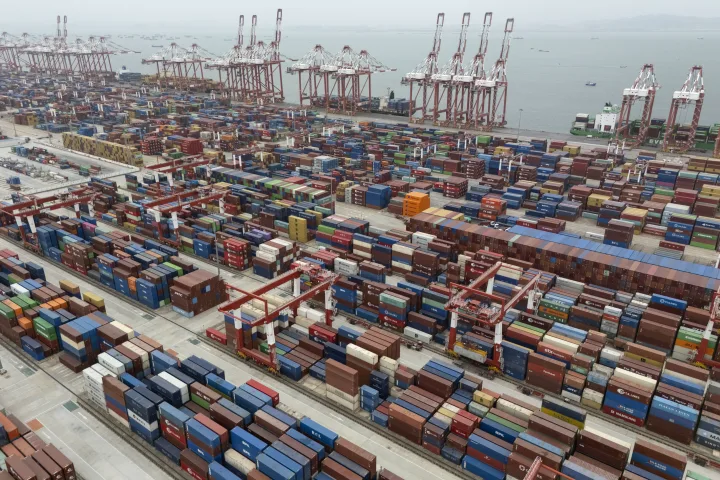 Trump's tariffs loom over the economy as shipments from China fall
