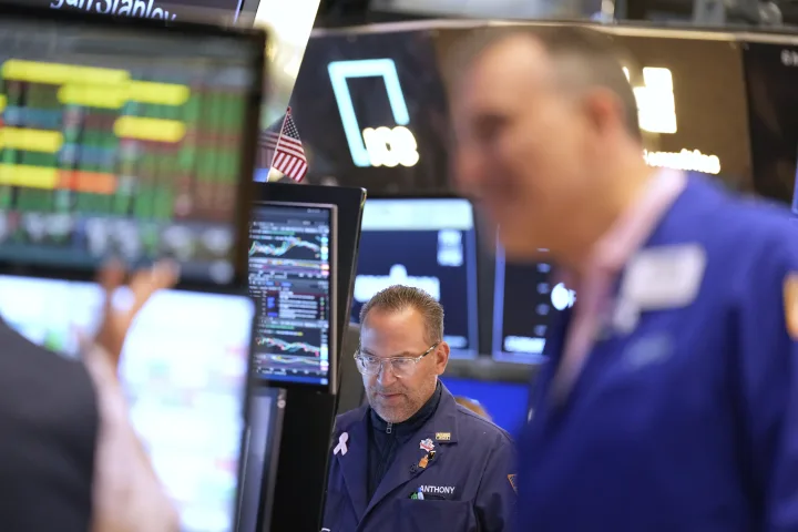 Wall Street hangs near its record as PepsiCo and United Airlines offset drops for health care stocks