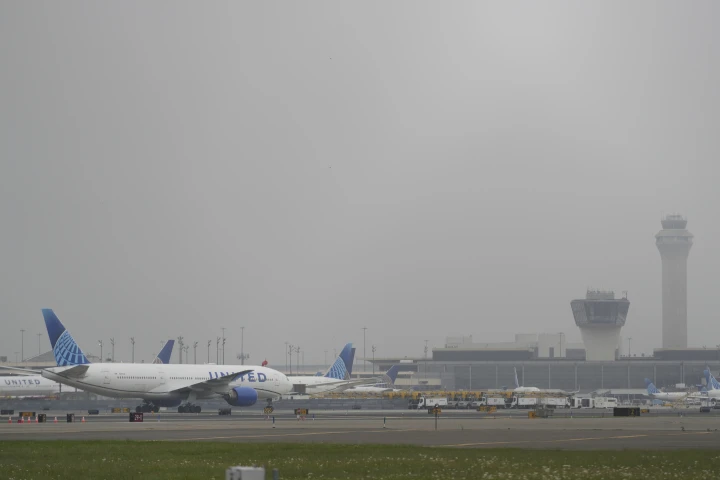 Air traffic controllers for Newark airport briefly lose radar access again