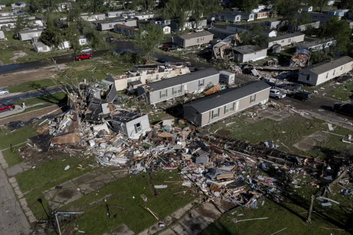 3 tornadoes confirmed in Michigan, 1 man killed in Tennessee as severe storms cross central US